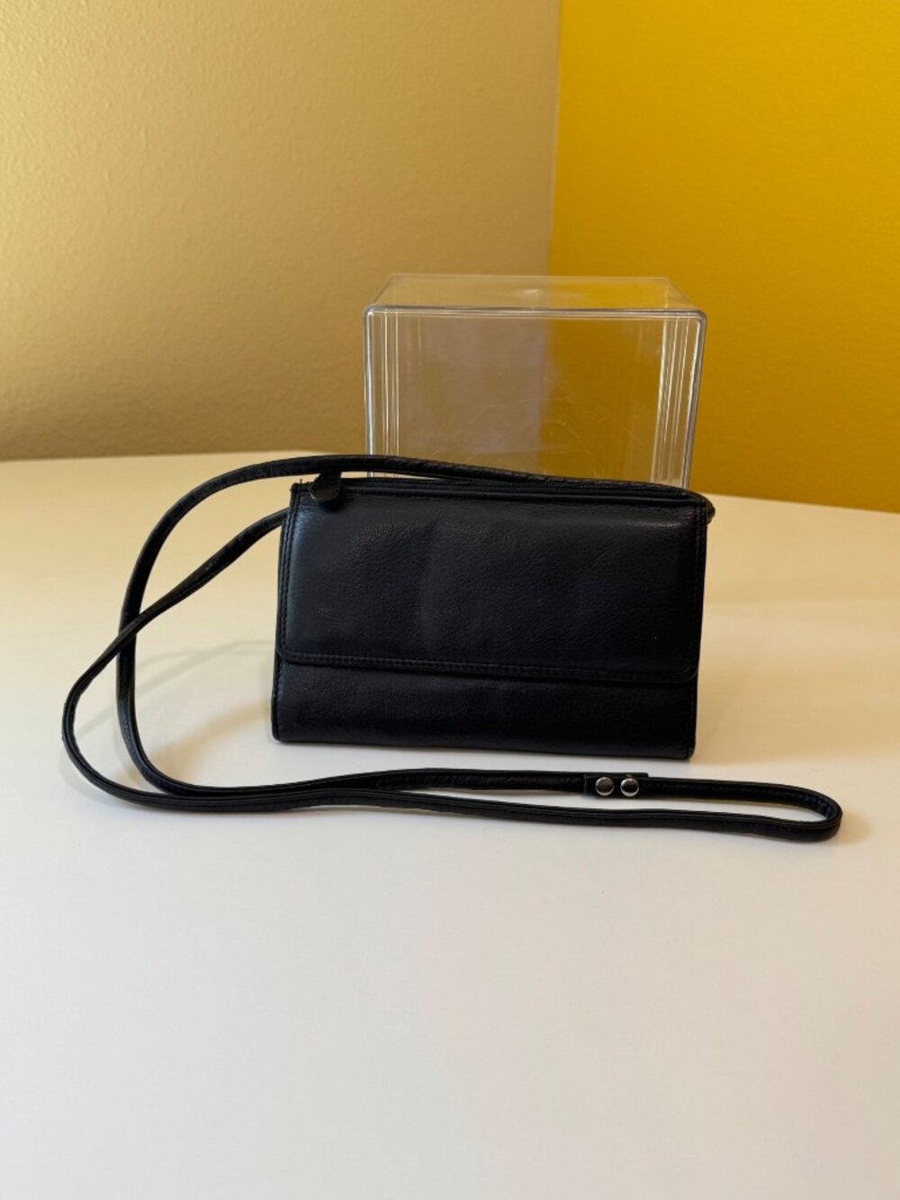 Vintage Wilsons Leather Black Crossbody Wallet Bag With Adjustable Strap And Mul